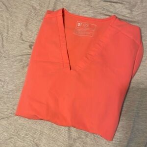 Figs scrub top large very good used condition